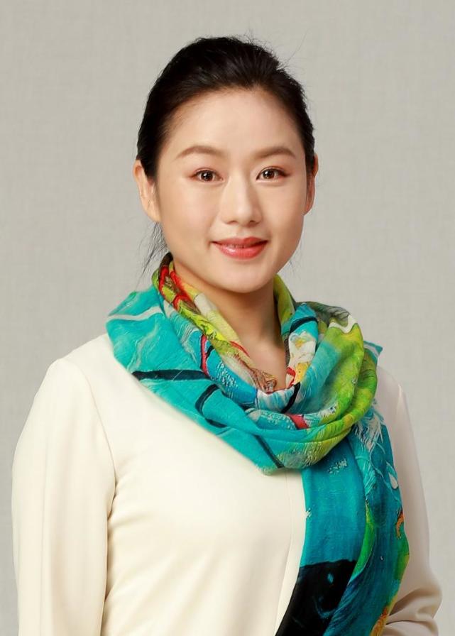 61岁广东粤剧院迎首任女院长曾小敏