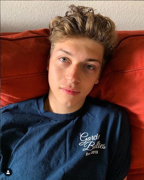 知名男歌手 控告遭经纪人侵犯,平均每七天就会发生1次