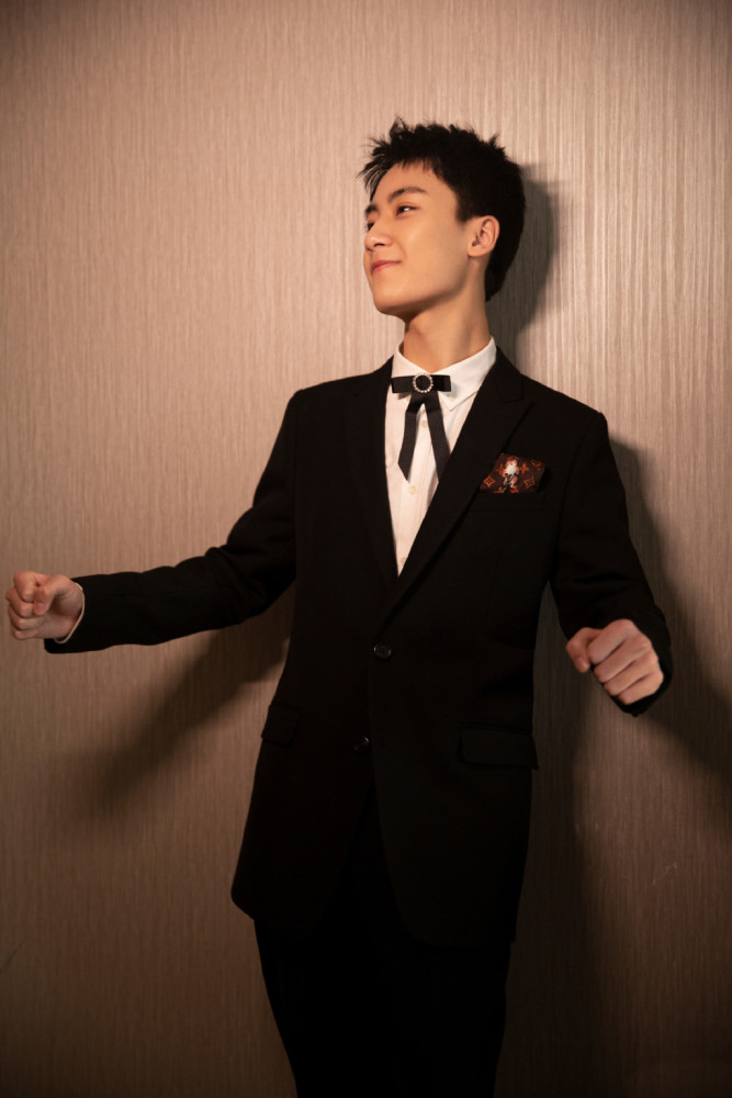 童星边程写真照,阳光小帅气,笑容彰显活泼开朗