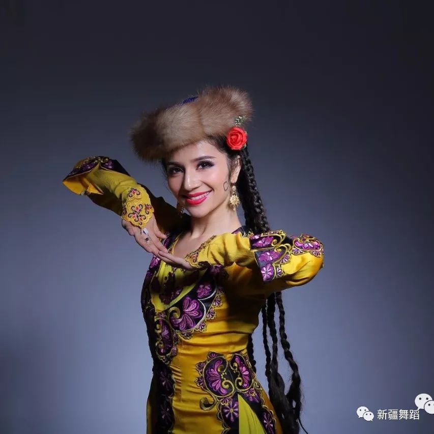 新疆舞蹈手势图片