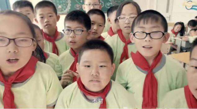 pdd重回希望小学关心学生开学情况网友嫖老师好