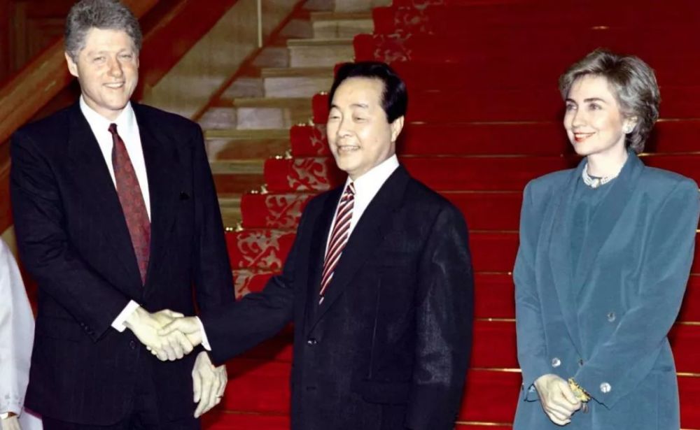 韩国1997 离国家破产只剩7天全民 救国 捐金226吨