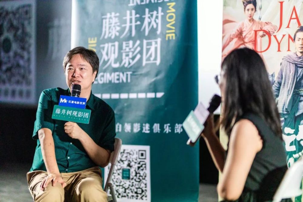 【够燃,也够搞笑】程小东导演的父亲也是邵氏非常有名的导演叫程刚,有