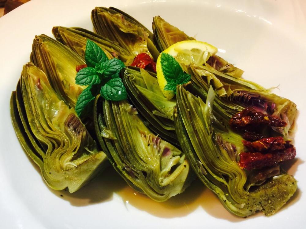 芫荽其实就是香菜,芫荽是它的别名. 洋蓟(yáng jì)