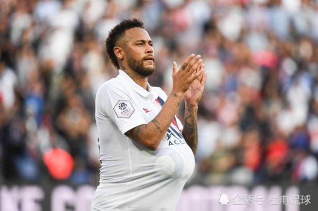 内马尔庆祝动作暗示又当爹真相却是前女友生娃内少儿子当哥