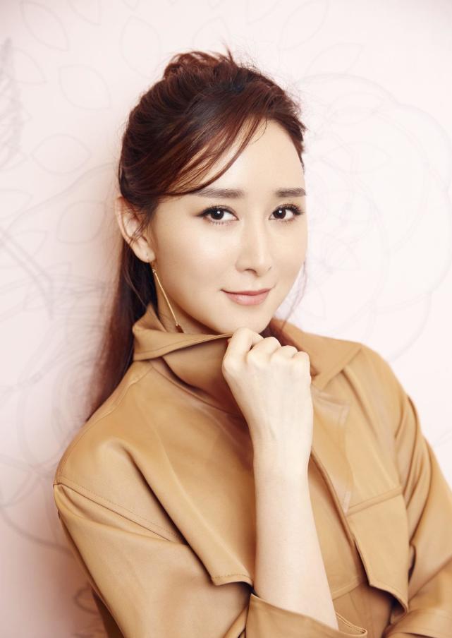 明星胡静,娱乐圈影视演员,被誉为史上第一位中国籍艺人拿汀