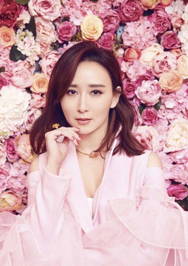 明星胡静,娱乐圈影视演员,被誉为史上第一位中国籍艺人拿汀