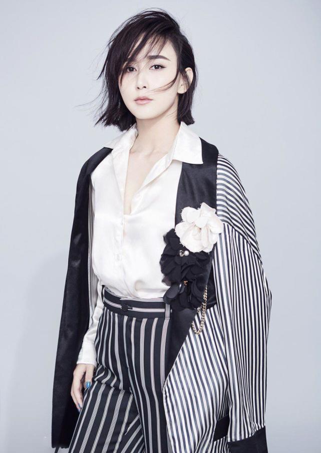 明星胡静,娱乐圈影视演员,被誉为史上第一位中国籍艺人拿汀