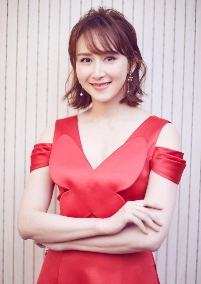 明星胡静,娱乐圈影视演员,被誉为史上第一位中国籍艺人拿汀