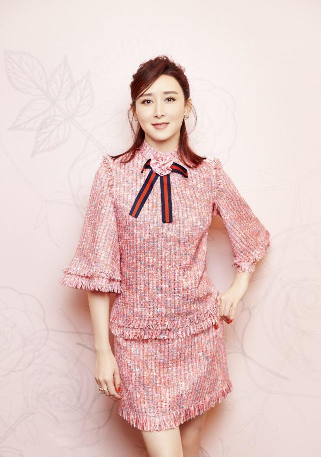 明星胡静,娱乐圈影视演员,被誉为史上第一位中国籍艺人拿汀