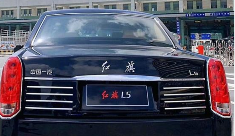 澳门第一台红旗l5上路实拍图曝光,挂2车牌,十分犀利!