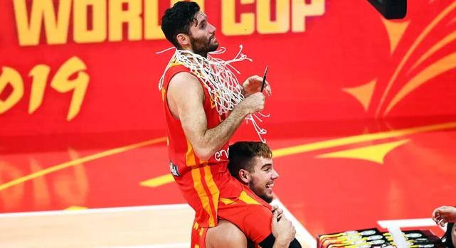 杨毅侃球:黄金一代会老去 但总有人正年轻