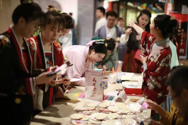 9月13日，北京月壇公園，漢服愛好者參加中秋節活動。受訪者供圖