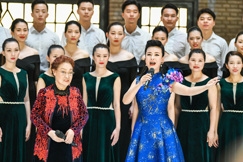 新中国成立70周年"家国情怀"赋予今年中秋晚会更为宏大和温馨的主题