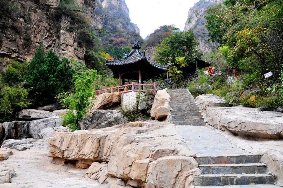 狼牙山镇|北京180公里处，有座英雄的山，这里风景美如画，秋色醉人！