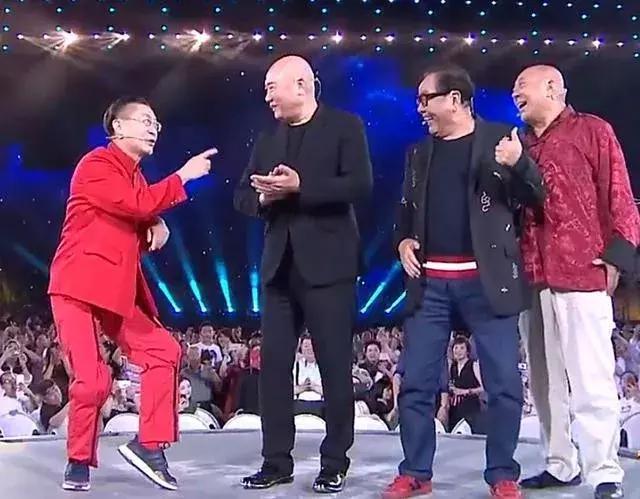 秋晚易烊千玺黄晓明被吐槽央视晚会真的越办越差