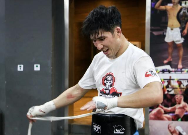 拳手马海中国拳击金腰带满天飞比赛不被认证与武林风一个样