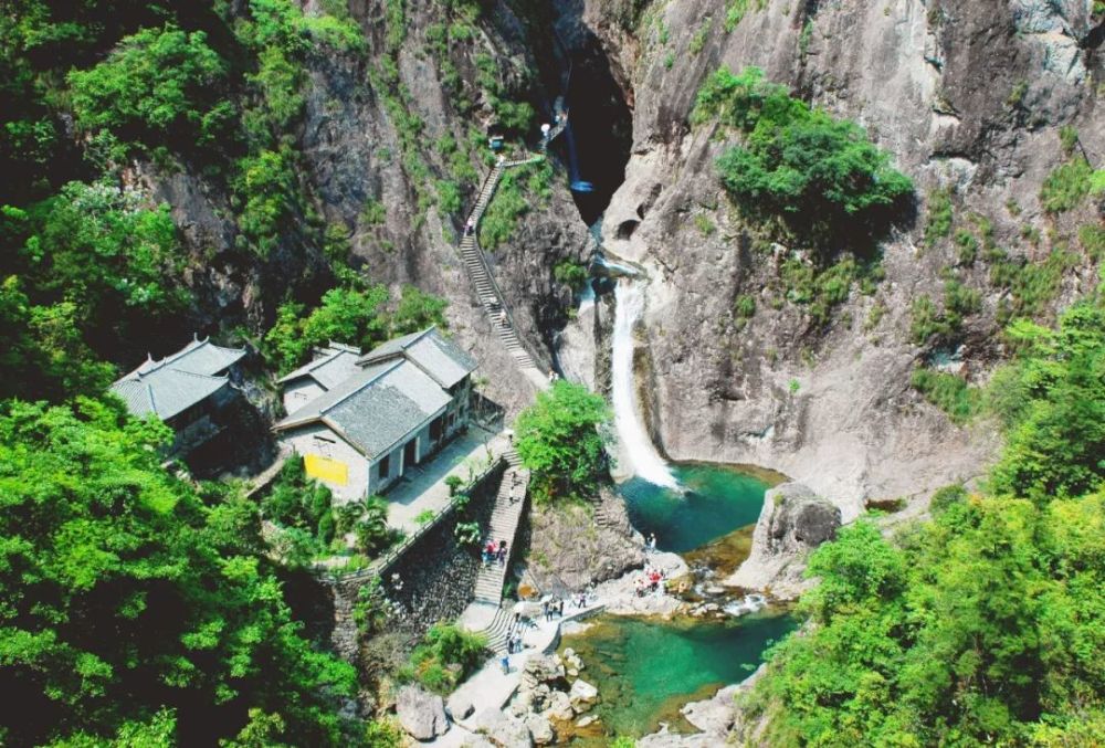 铜铃山地址:温州市苍南县桥墩镇玉苍山国家森林公园门票(供参考)