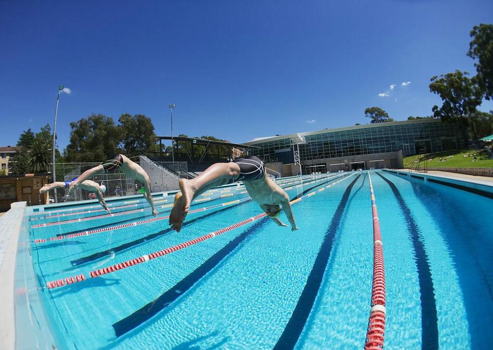 怎样避免游泳时受伤,记住这几个技巧,让你畅游一个夏天