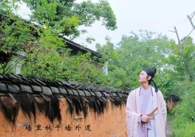 苏轼|苏轼去寺庙还愿，归来时向百姓讨水喝，随口一首词便是千古佳作