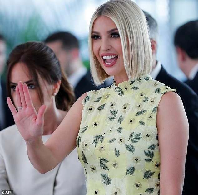 蒂芬妮向来和伊万卡不一样,她不问政事,现在在完成自己法学院的最后一