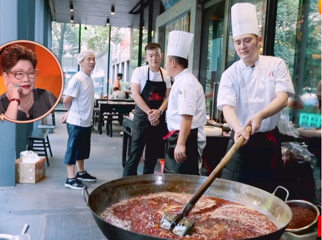 打卡钱枫的井格重庆老灶火锅,食材端上后,网友:比上上谦还圈粉