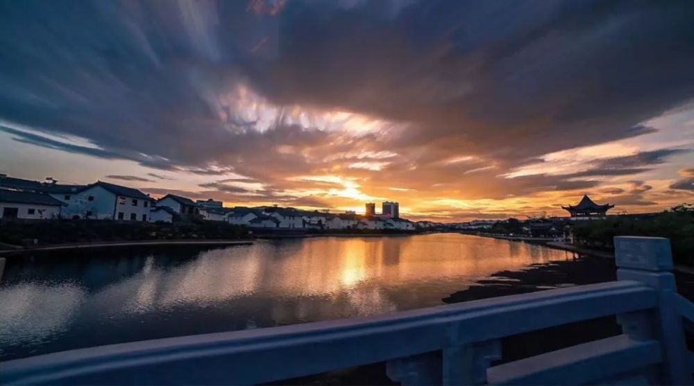 大姚东塔湖拍到的一幕!谁家熊孩子,家长都不管管吗?