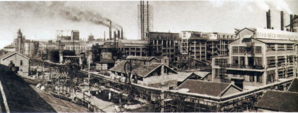 1959年4月,永利宁厂(原永利铔厂)与南京磷肥厂等单位合并组建南京化学