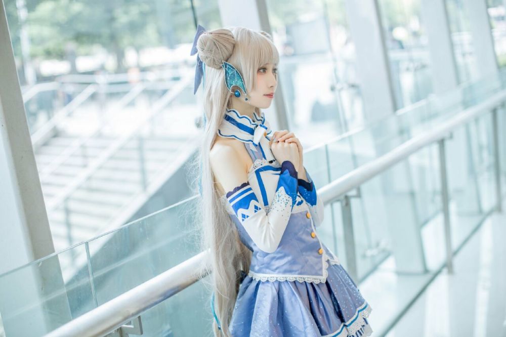 商品代言一炮打红的二次元虚拟偶像moumou酱cos