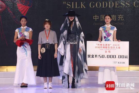 19丝绸服装设计大赛决赛落幕女侠风作品 化影为墨 夺金