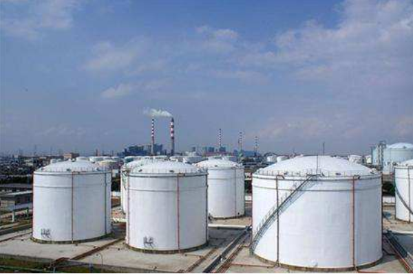 沙方油田遭袭,精准导弹来自哪国?美国猜到却不敢说