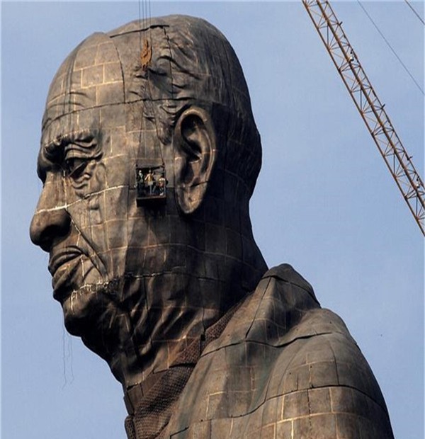 印度182米世界最高雕像亮相,70万个村庄捐旧农具,耗资4.1亿美元