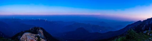半生神往繁华，半生梦回青山
