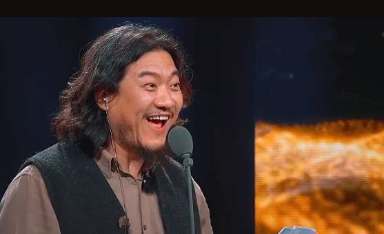 梅婷中戏同学聚会演员陈明昊一家骑电动车露面网友太心酸