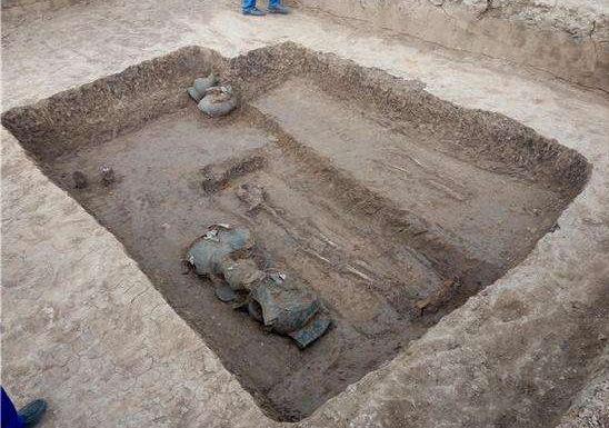 原来这座墓是属于新朝的王莽时代的墓葬,世界上人们都认为卡尺最早