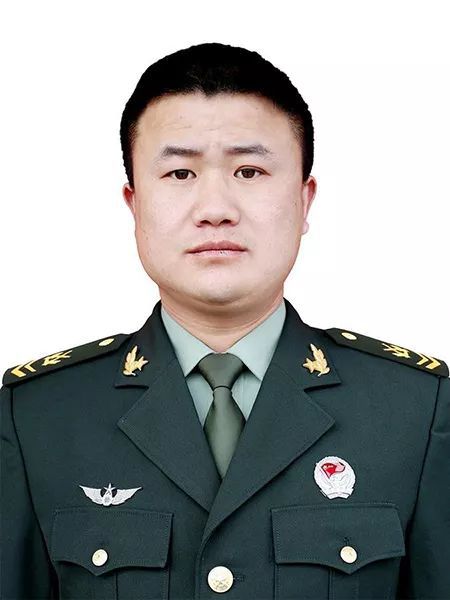 半月谈评论:致敬英雄,接续奋斗!