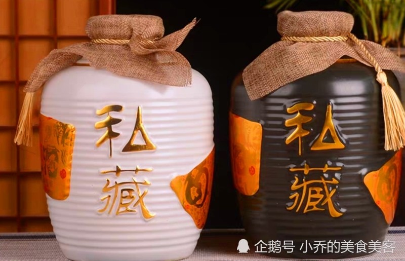 同是高档白酒 为什么茅台用白瓷瓶 而五粮液要用透明的玻璃瓶