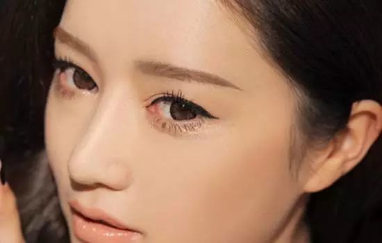 眉笔什么颜色好看自然 画眉毛选对颜色很重要
