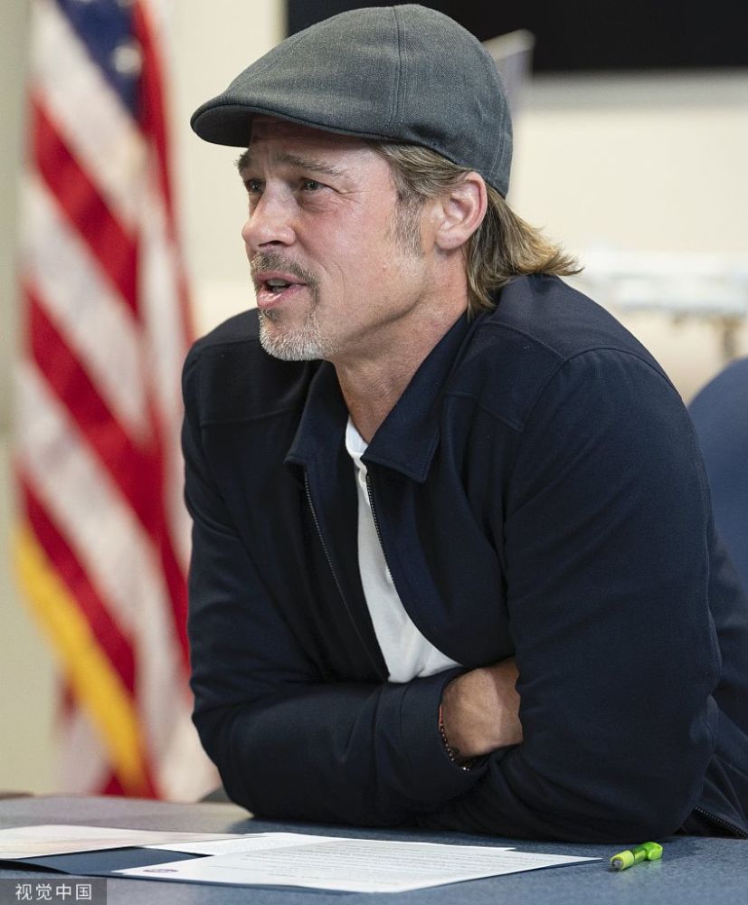 布拉德皮特人老魅力不减微笑迷人亲赴nasa取经