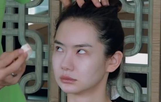 有种"翻白眼"叫戚薇lucky,两人角度都一样,瞪眼神功绝了