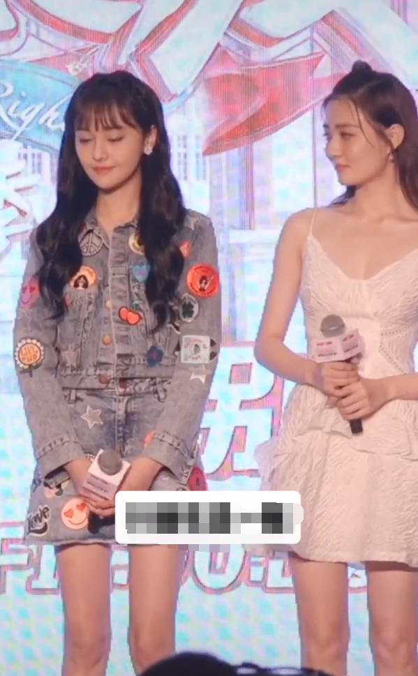 166cm徐璐撞上168郑爽,两人同框比腿长,网友忍不住笑喷