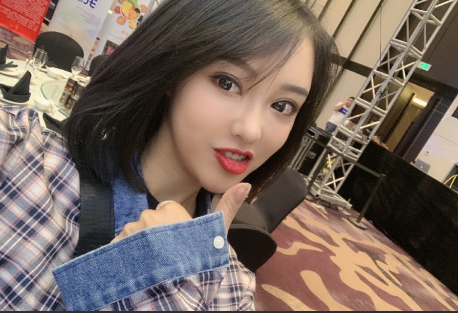 还记得快手一姐娜美吗?如今撞脸赵本山女儿,已经变得认不出来!