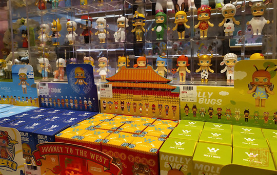 成都某盲盒实体店.蒲香琳 摄影