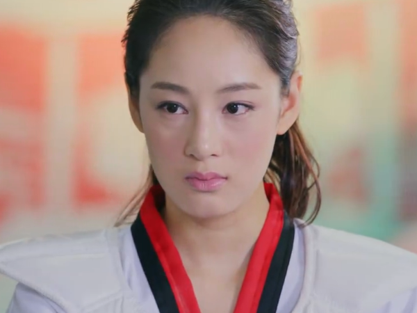 有种整容叫《旋风少女》的方婷宜,身穿亮片小短裙