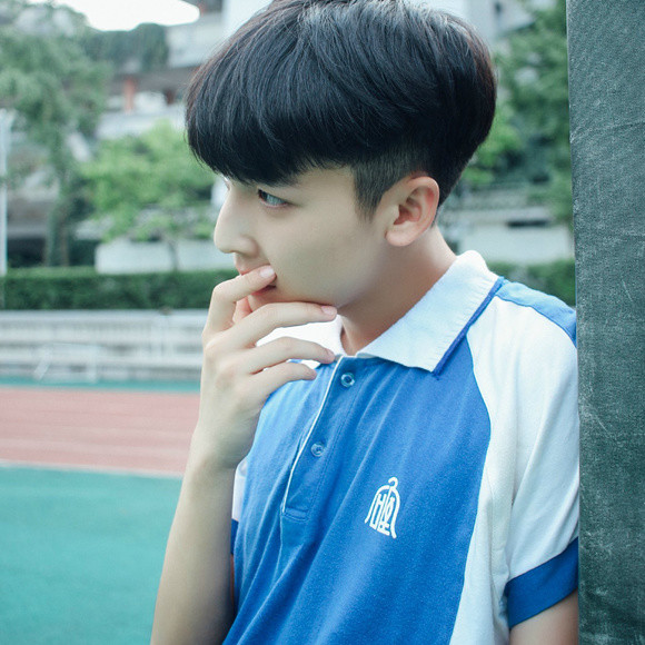 00后男生这样耍帅这种行为在女生眼里非常的迷惑请停止