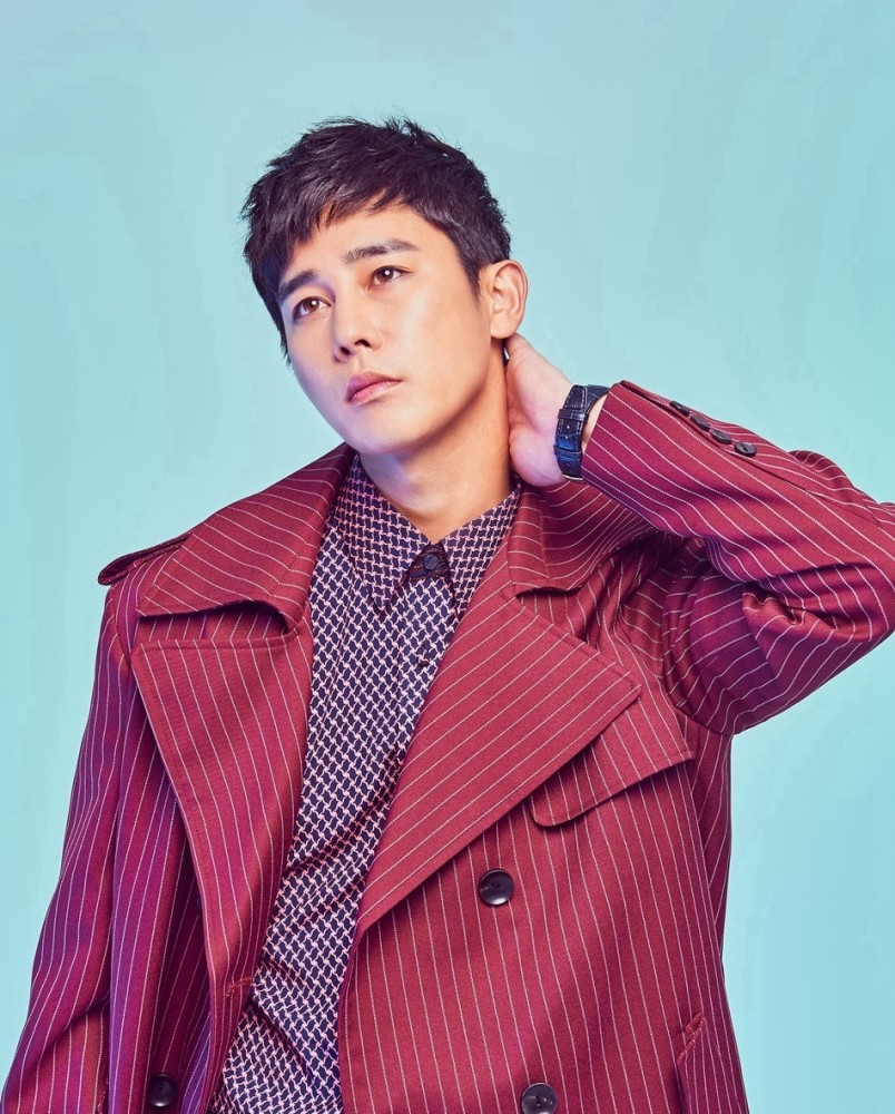 韩星郑泰祐拍美照,演绎潮范儿暖心熟男