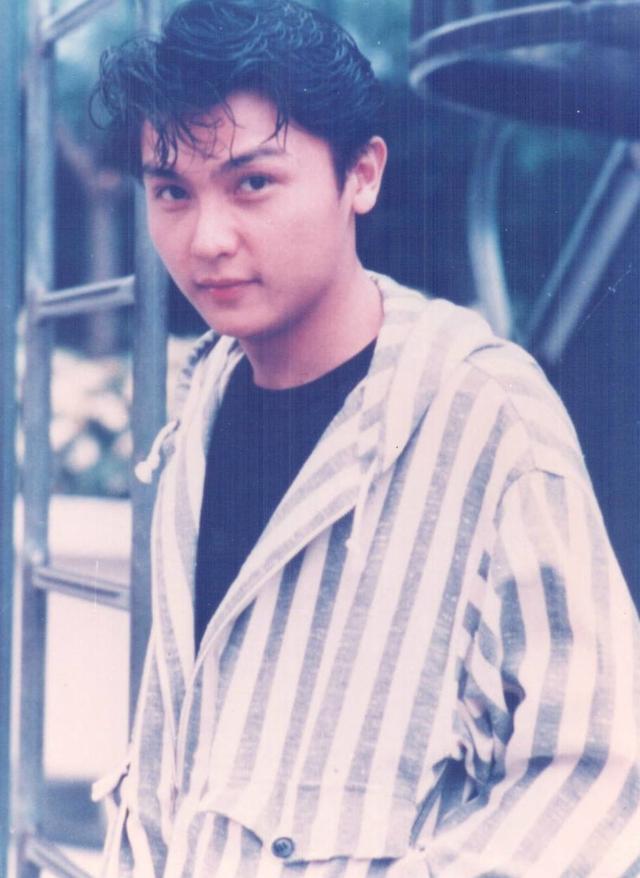 47岁关礼杰结婚29年两千万房产全给妻子,最自豪女儿聪明美丽