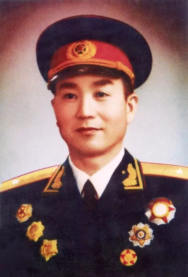 "见到洪学智,来人一个立正,行了个军礼:"洪司令.