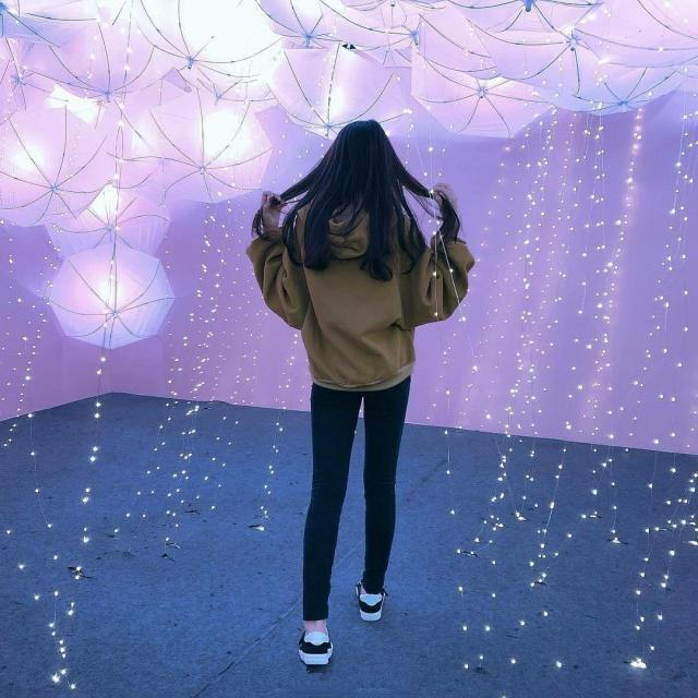 小s大女儿才13岁就满满高级感,时尚大片似超模,还撞脸金高银