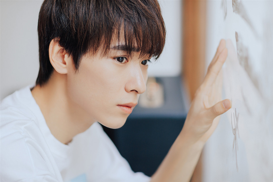 吴昊泽《楼下女友请签收》杀青 上演超甜恋爱期待满满